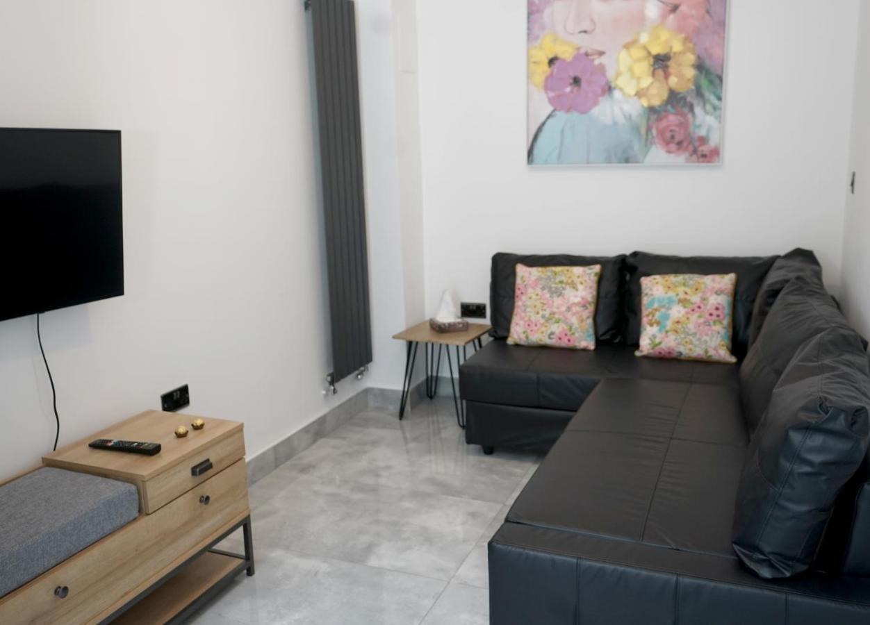 Luxury London Garden Home Sleep 7, 2 Mins To Metro المظهر الخارجي الصورة