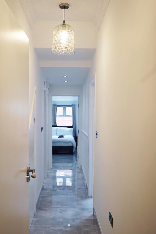 Luxury London Garden Home Sleep 7, 2 Mins To Metro المظهر الخارجي الصورة