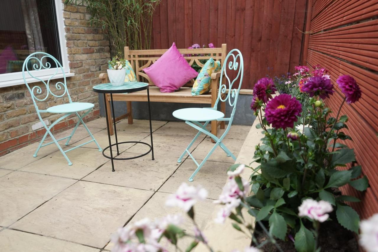 Luxury London Garden Home Sleep 7, 2 Mins To Metro المظهر الخارجي الصورة